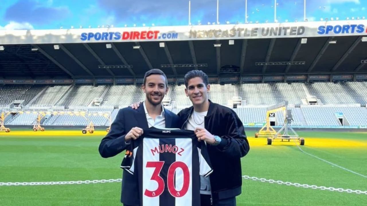 Santiago Muñoz recibe el número que portará en Newcastle