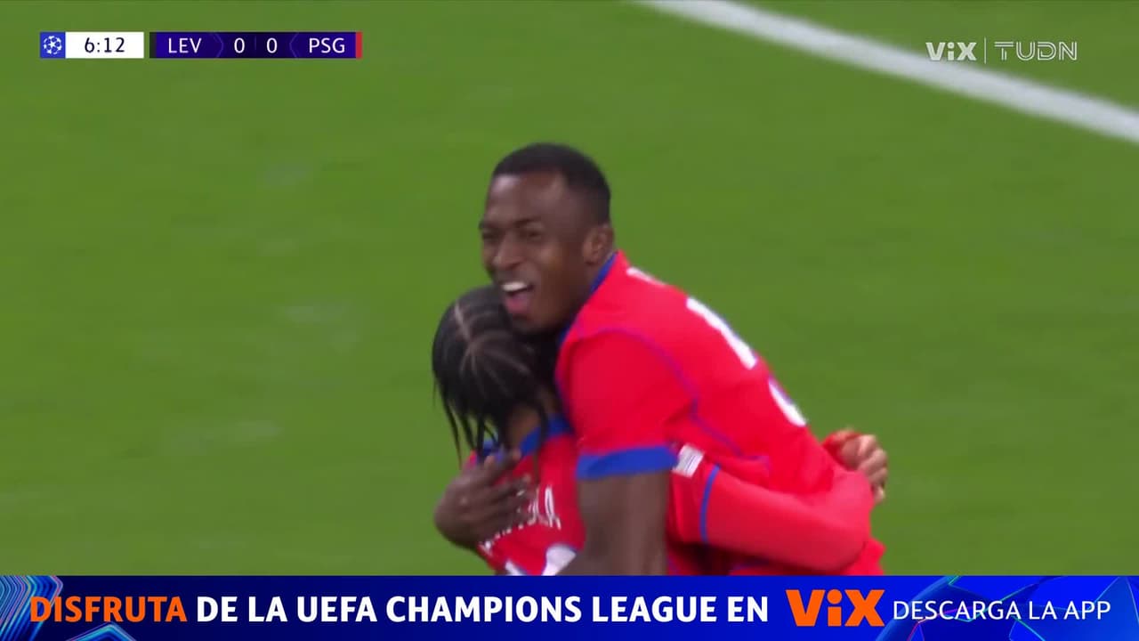¡LLEGÓ EL PRIMERO DEL PSG! Pacho aprovecha el balón parado y anota