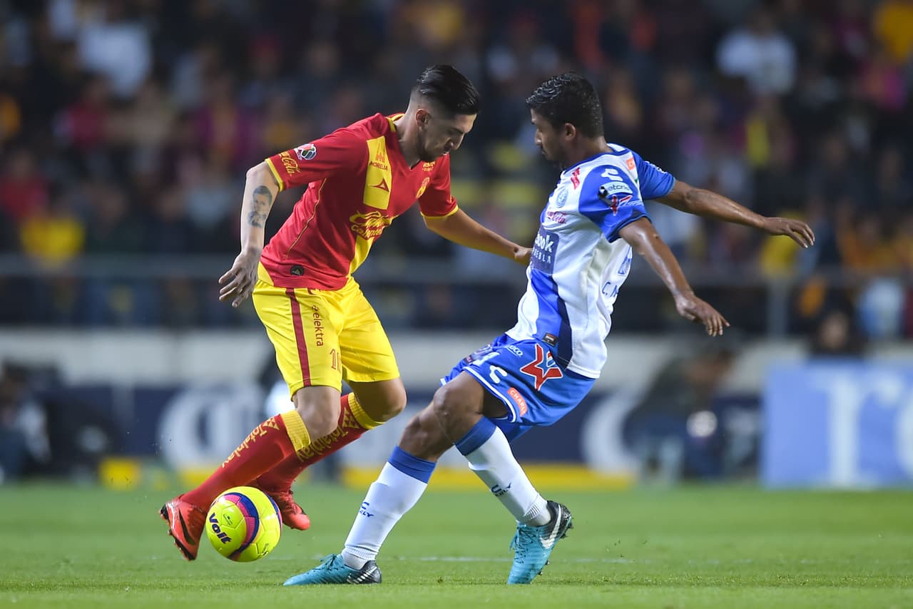 Al minuto 30, Monarcas abrió el marcador por conducto de Raúl Ruidíaz tras una gran jugada de Valdés dentro del área.