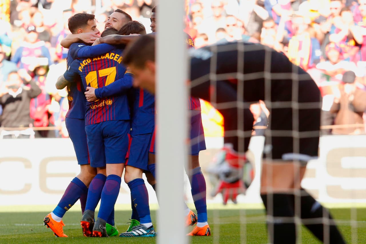 Hubo protestas por un posible fuera de juego de Alba, pero no prosperaron. Su centro fue perfecto al punto penal donde llegó el exValencia para anotar su gol.