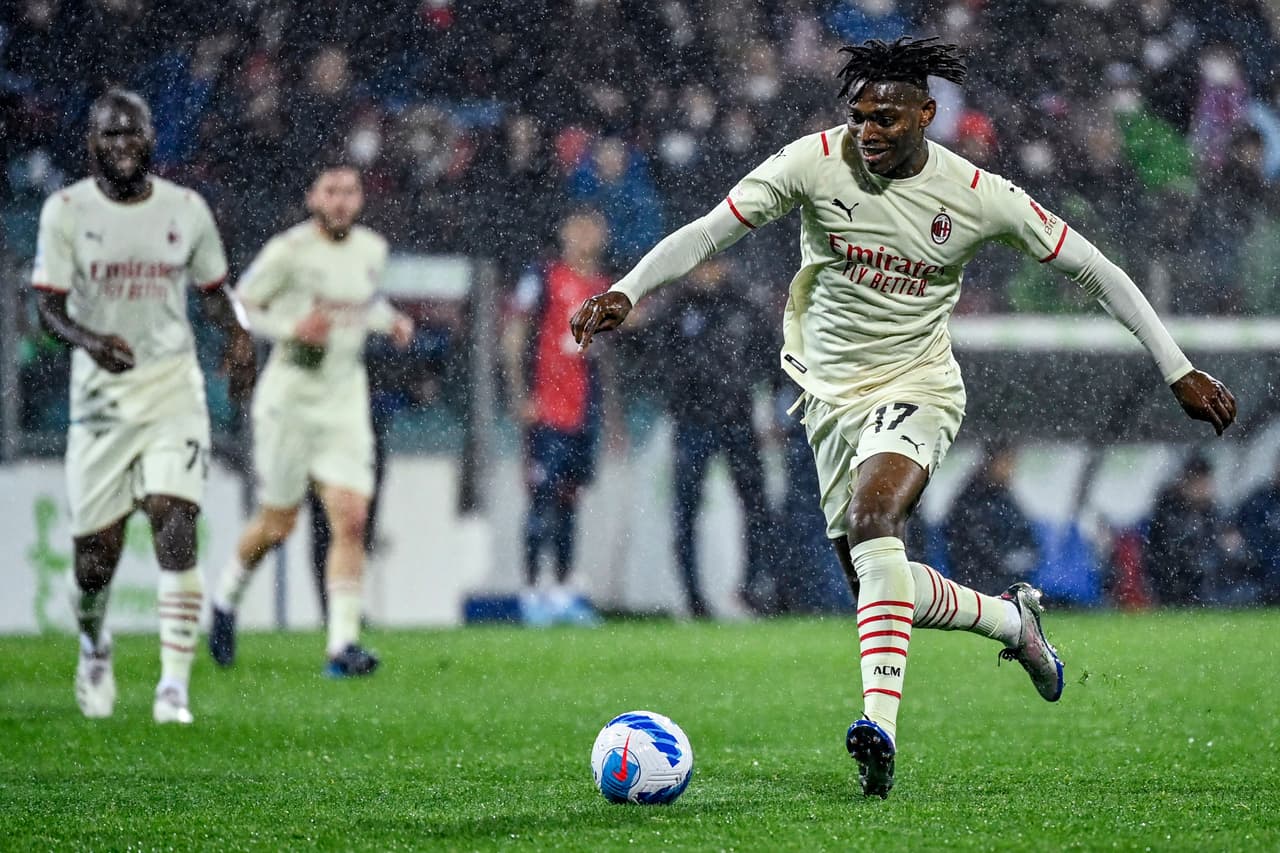 El Milan venció al Cagliari como visitante gracias a un solitario gol de Ismael Bennnacer y sigue como lider de la Serie A.