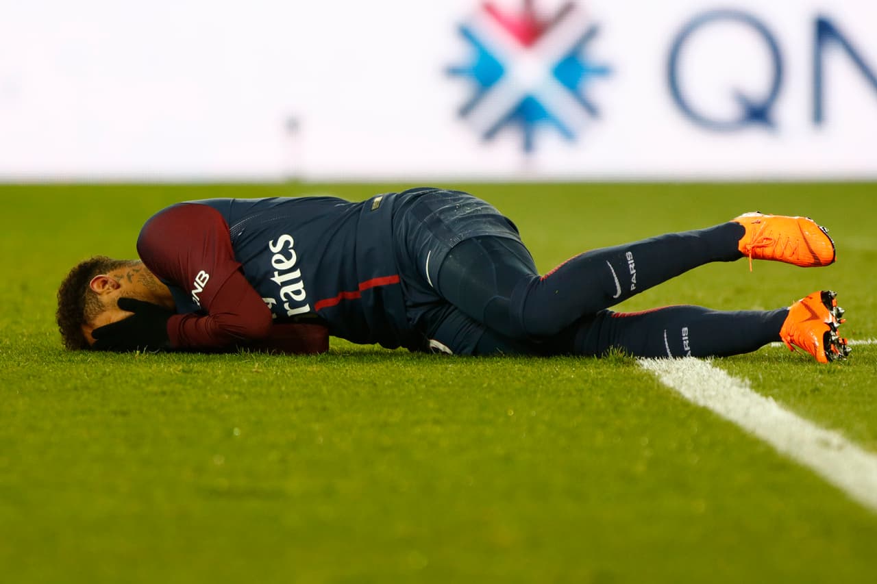 Ya en el 2018 la situación pareció ser mucho más delicada, debido a que en un juego de la Ligue 1 con el Paris Saint-Germain ante Marsella tuvo que dejar el campo por lesión.