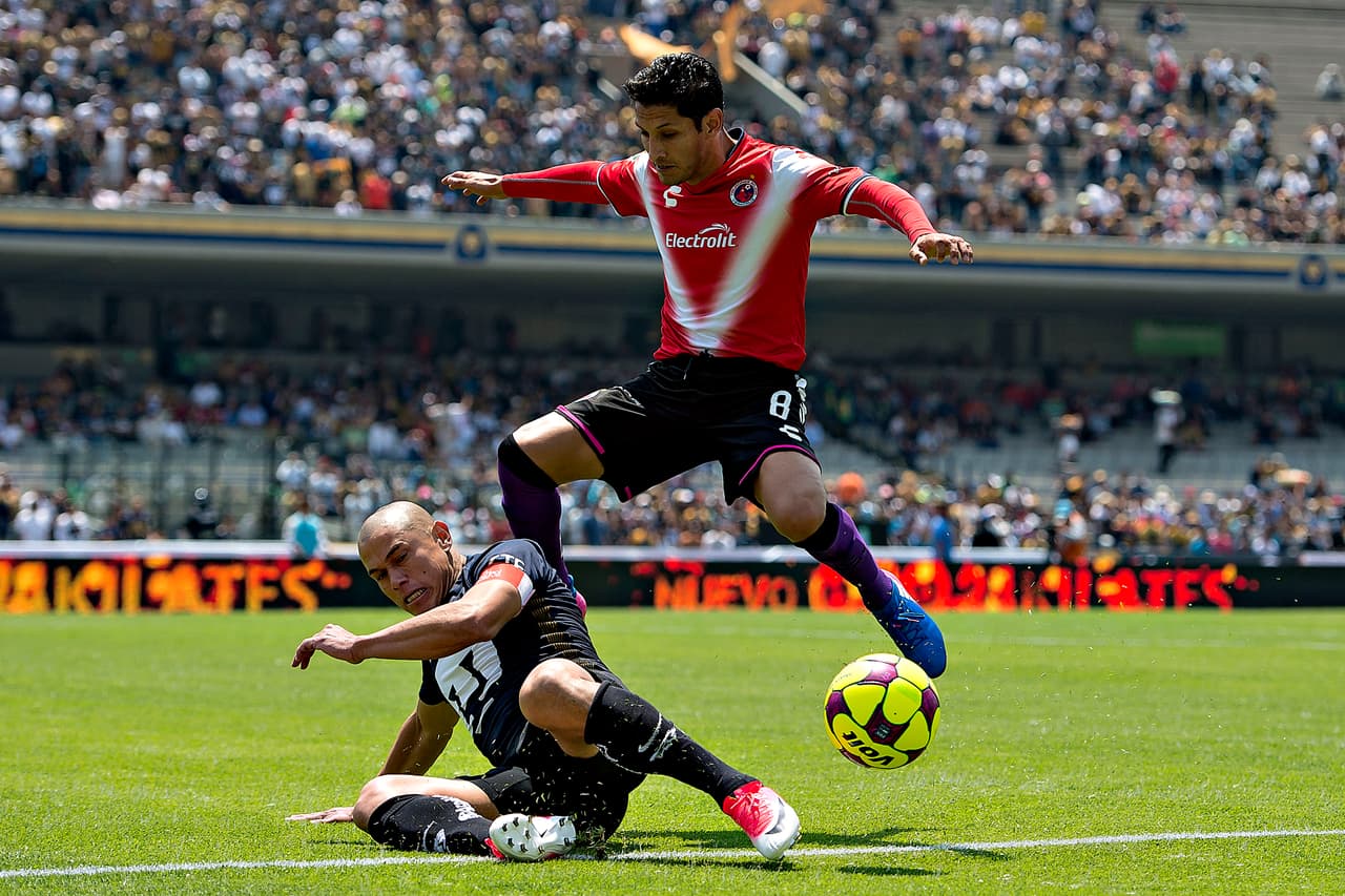 Luna tomó una decisión clave para salvar al Veracruz: dejó en la banca al nueve Eduardo Herrera e hizo jugar a Ángel Reyna como falso nueve en Ciudad Universitaria.