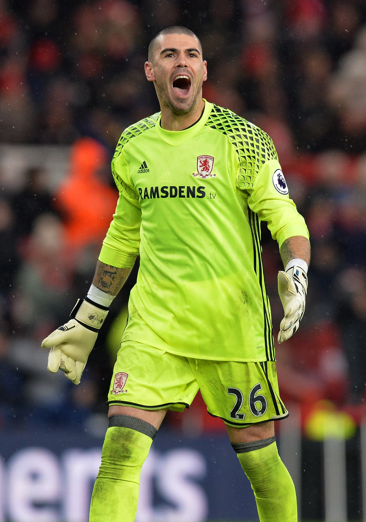 Luego de descender con el Middlesbrough, Víctor Valdés también podría volver al vestidor de Pep Guardiola en Mánchester.