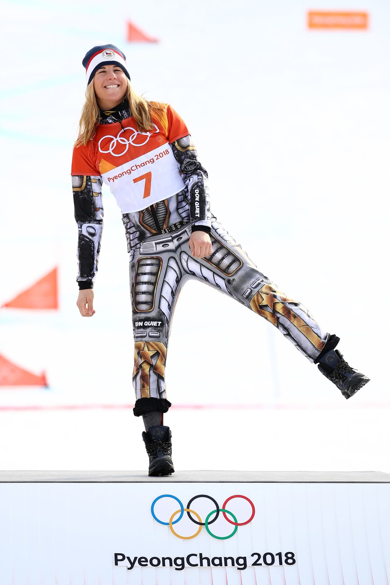 Ledecka, nacida en Praga hace 22 años, se convirtió en la primera de toda la historia en capturar oro olímpico en dos deportes diferentes en los mismos Juegos.