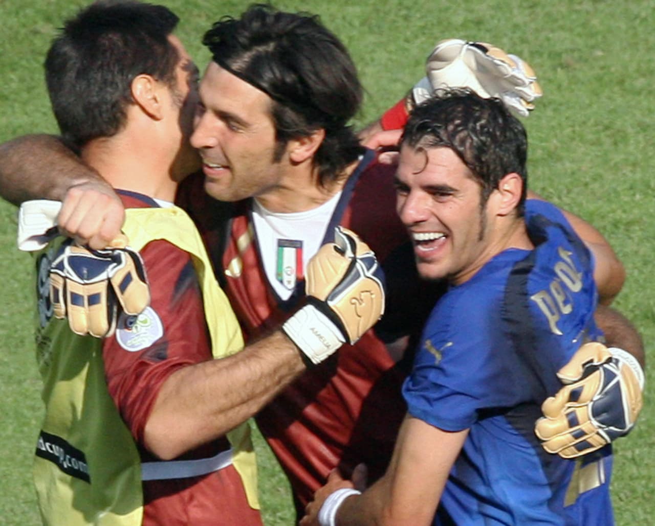 El indignado Gianluigi Buffon por el penalti de Real Madrid contra Juventus en la Champions de 2018 era uno de los que celebraba su triunfo con esa falta inexistente contra Australia.