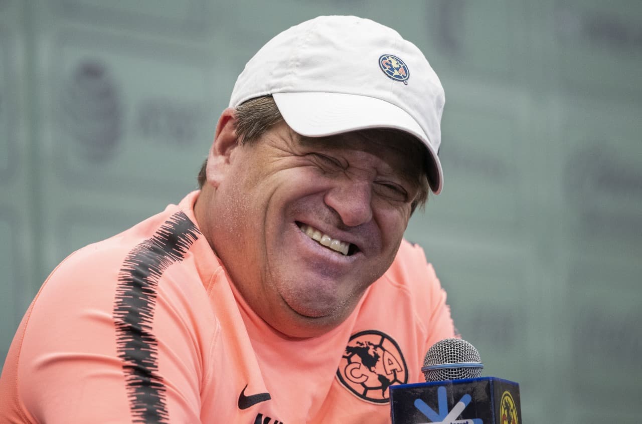 Miguel Herrera en conferencia de prensa.