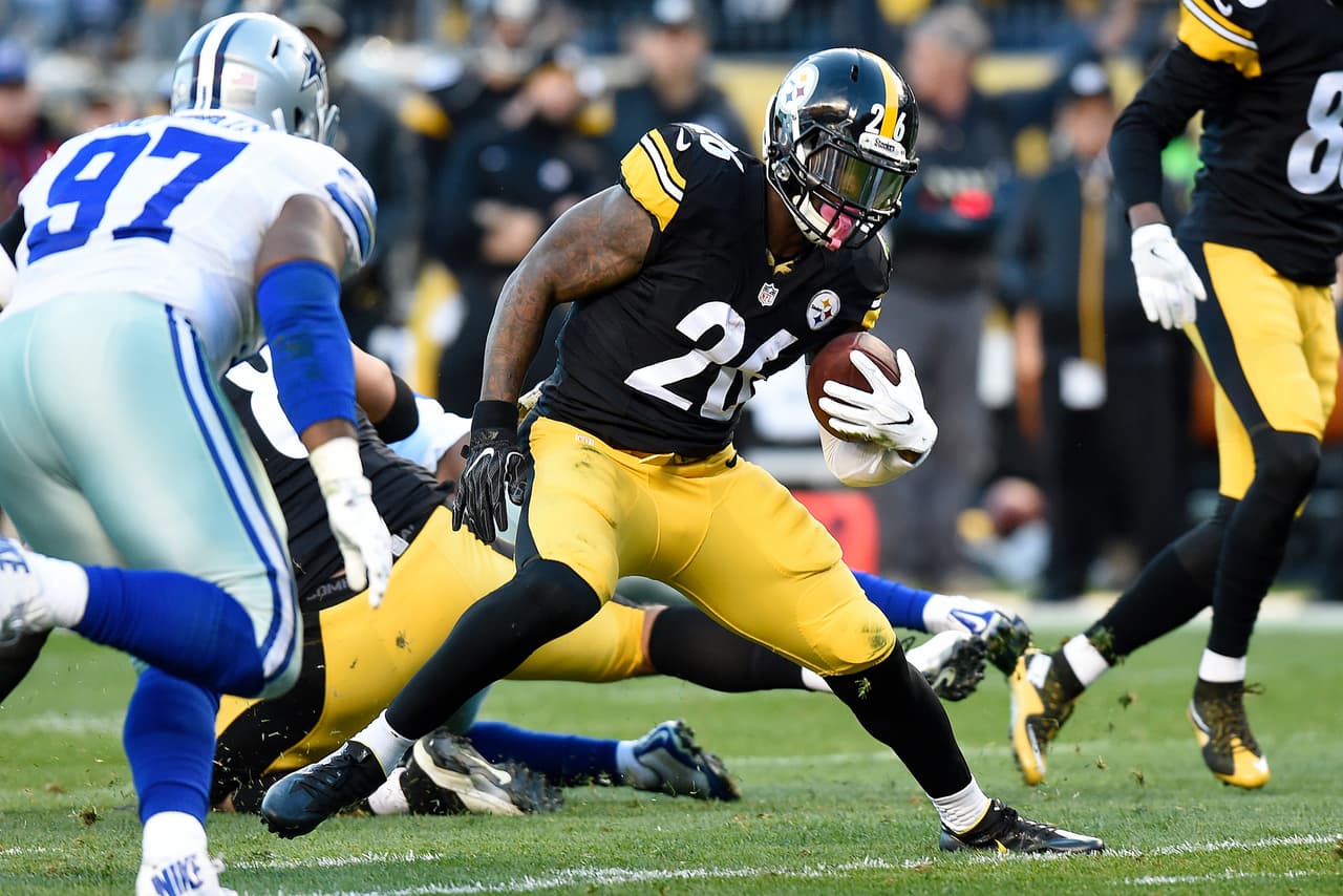 <i>Menciones honoríficas</i>:
<br>
<b>Le’Veon Bell – RB, Pittsburgh Steelers</b>: 17 acarreos 57 yardas y 1 TD; 9 recepciones 77 yardas y 1 TD
<br>
<b>Antonio Brown – WR, Pittsburgh Steelers</b>: 14 recepciones 154 yardas y 1 TD
<br>
<b>Jameis Winston – QB, Tampa Bay Buccaneers</b>: 23/33 envíos 312 yardas 2 TD y 1 INT
<br>
<b>Cam Newton – QB, Carolina Panthers</b>: 23/38 envíos 261 yardas 1 TD y 1 INT; 12 acarreos 54 yardas y 1 TD
<br>
<b>Damien Williams – RB, Miami Dolphins</b>: 2 acarreos 2 yardas y 1 TD; 1 recepción 18 yardas y 1 TD
<br>
<b>Demaryius Thomas – WR, Denver Broncos</b>: 8 recepciones 87 yardas y 1 TD
<br>
<b>Jordy Nelson – WR Green Bay Packers</b>: 12 recepciones 126 yardas y 1 TD
<br>
<b>Larry Fitzgerald – WR, Arizona Cardinals</b>: 12 recepciones 133 yardas 
<br>
<b>Tyrell Williams – WR, San Diego Chargers</b>: 5 recepciones 125 yardas y 1 TD 
<br>
<b>Colin Kaepernick – QB, San Francisco 49ers</b>: 17/30 envíos 210 yardas y 1 TD; 10 acarreos 55 yardas y 1 TD.