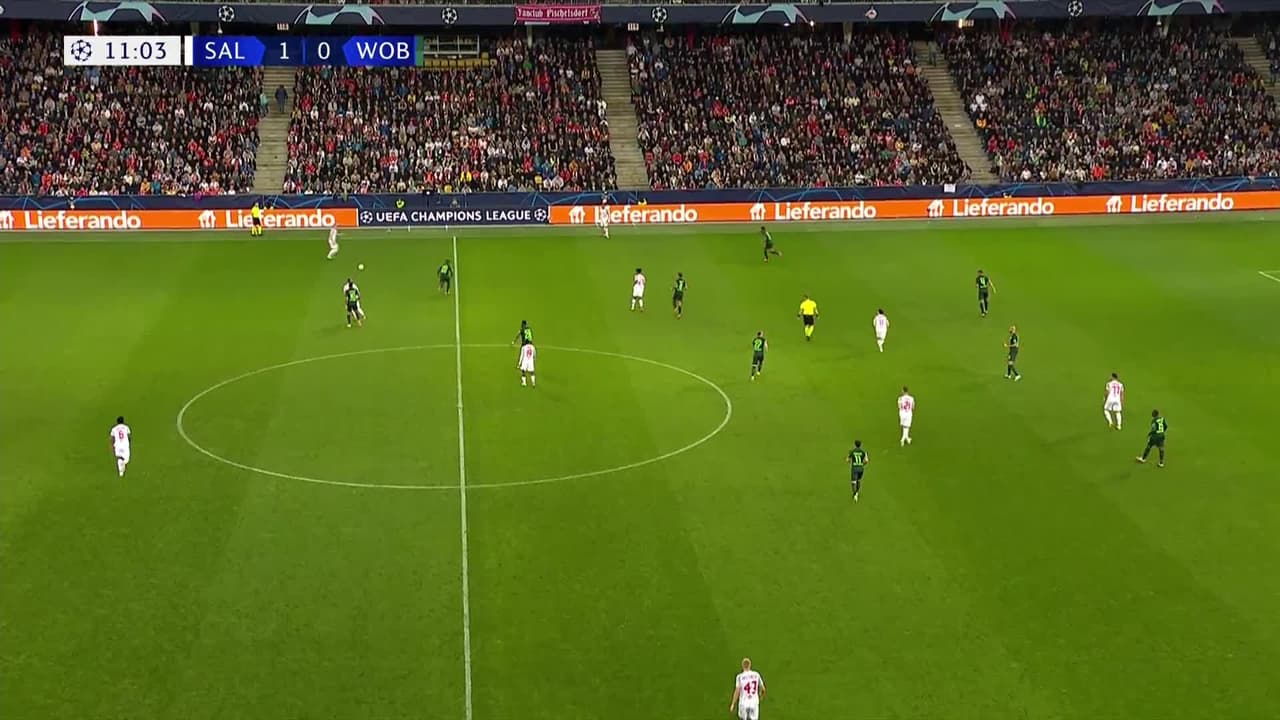 ¡CERCA! Noah Okafor disparó que se estrella en el poste.