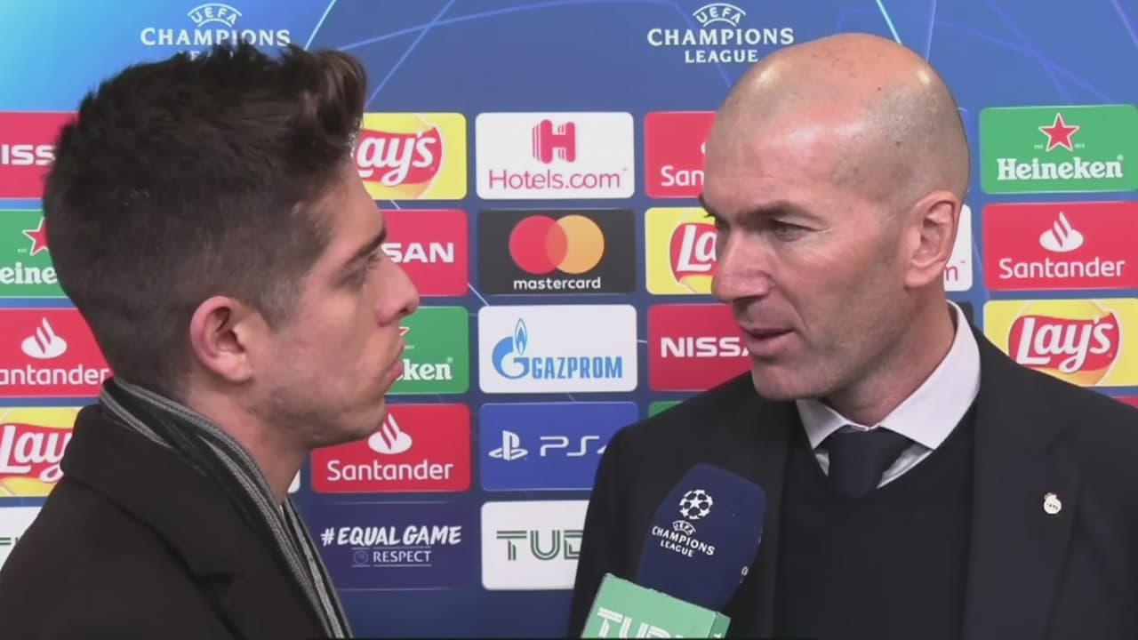 Zidane no oculta su molestia, aunque no con el arbitraje