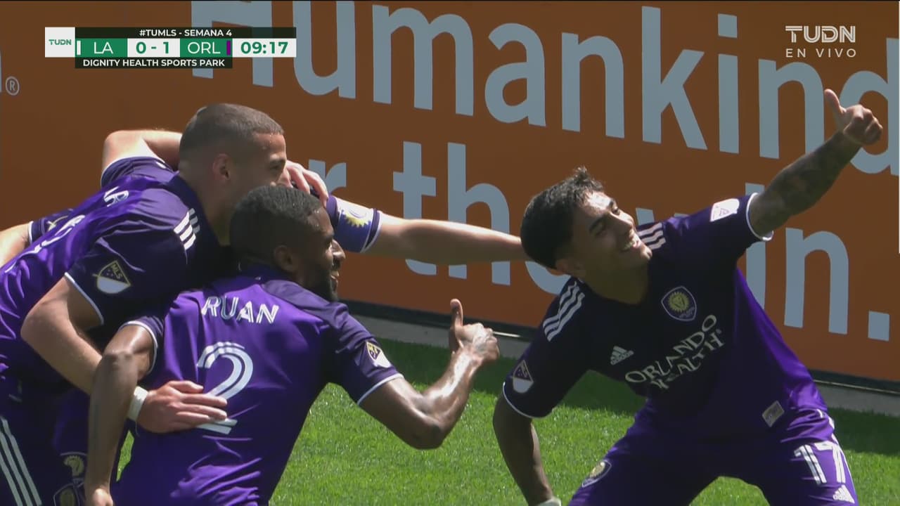 ¡Qué fácil hacen daño! Kara centra y Facundo Torres firma el 0-1 de cabeza