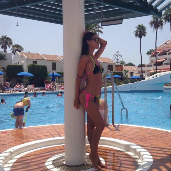 Giovanni Simeone, jugador del Genoa e hijo del entrenador del Atlético de Madrid, es vinculado a la presentadora italiana.