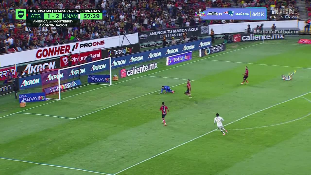 ¡TIRO ATAJADO! disparo por Uriel Antuna.