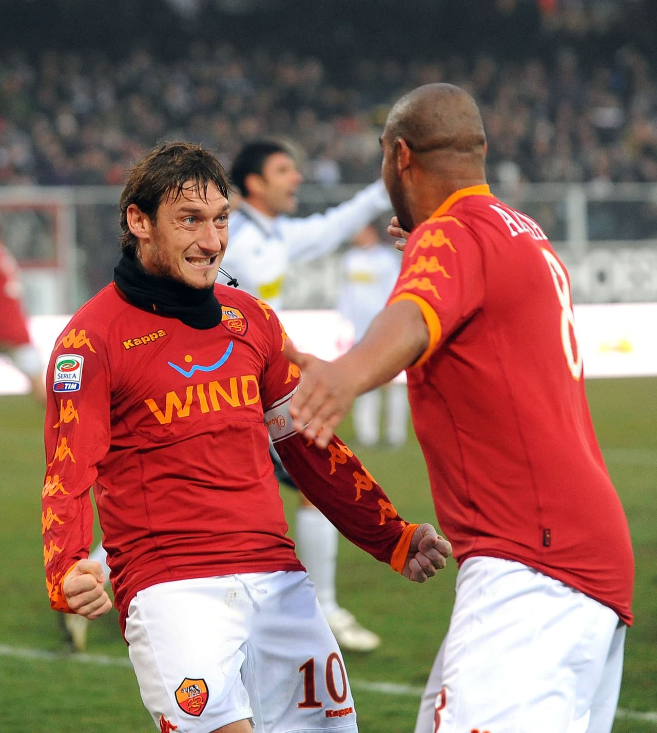 En 2011 regresa al calcio italiano para enrolarse con la Roma. Sin embargo, los dirigentes italianos redactaron un contrato con "candados" por si Adriano subía de peso o cometía indisciplinas: lo hicieron efectivo y a los siete meses se marchó de la Serie A para siempre.