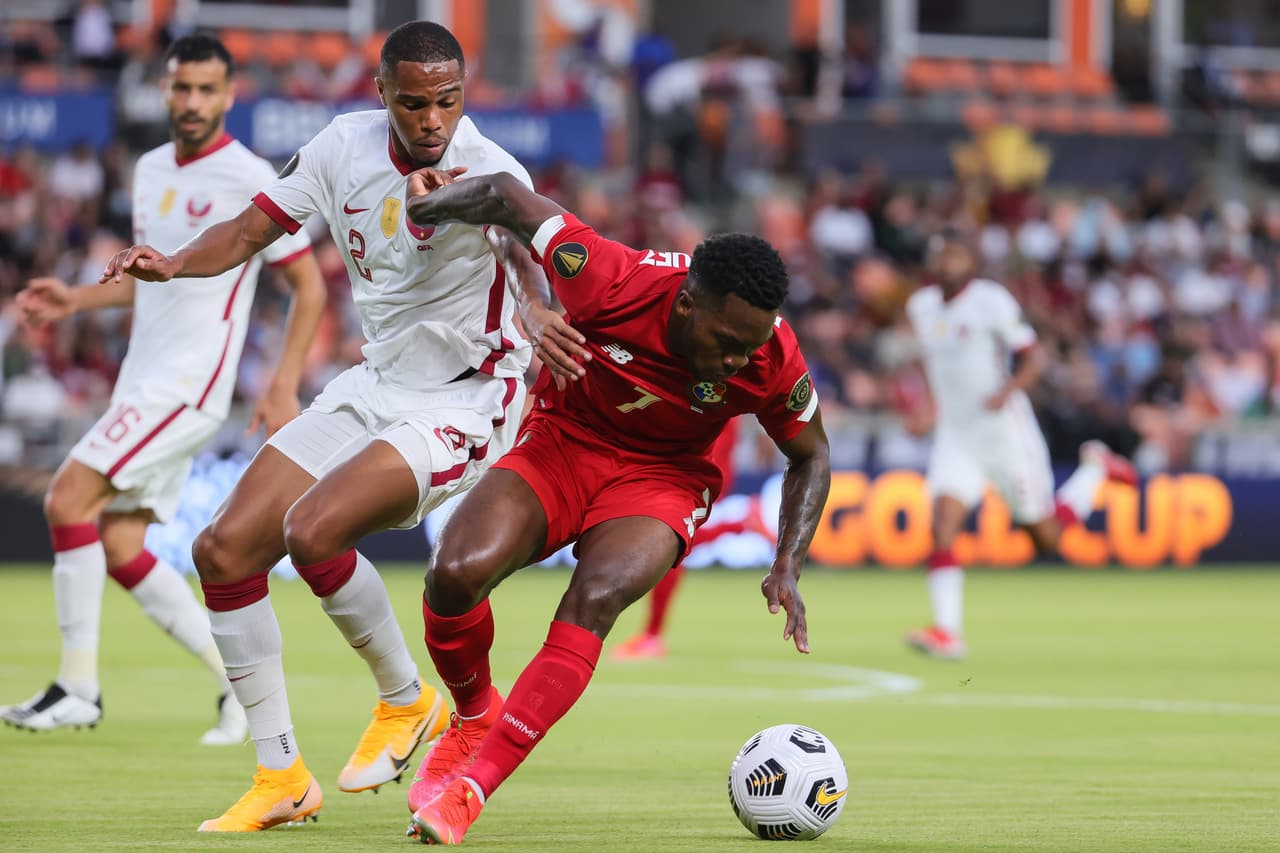Durante todo el partido ambas selecciones buscaron el triunfo.