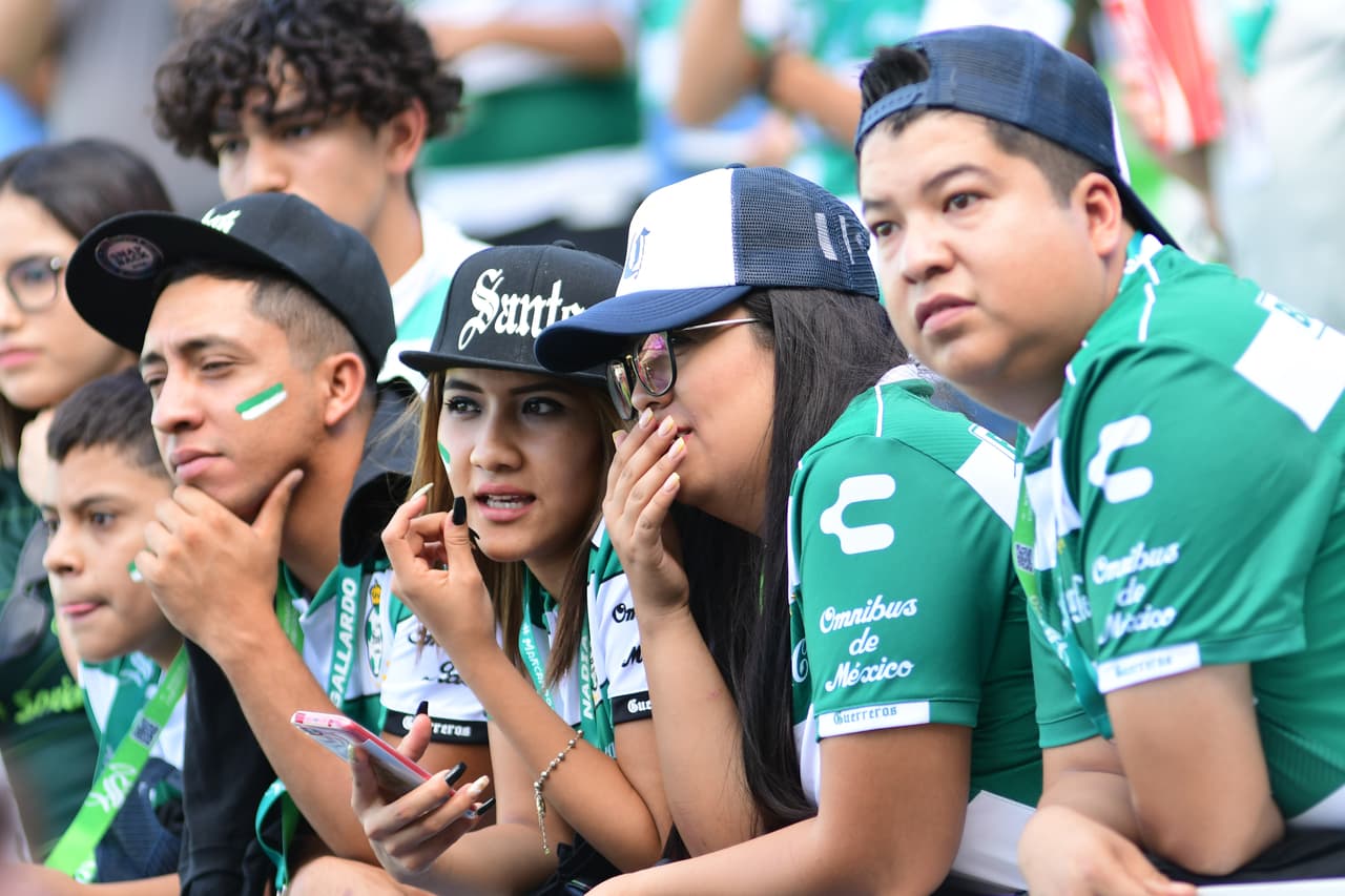 Extraordinario ambiente montaron los aficionados en Torreón, previo al partido entre Santos y Guadalajara, correspondiente a la Jornada 1 del Torneo Apertura 2019 de la Liga MX, en el Estadio TSM Corona, el 21 de Julio de 2019.