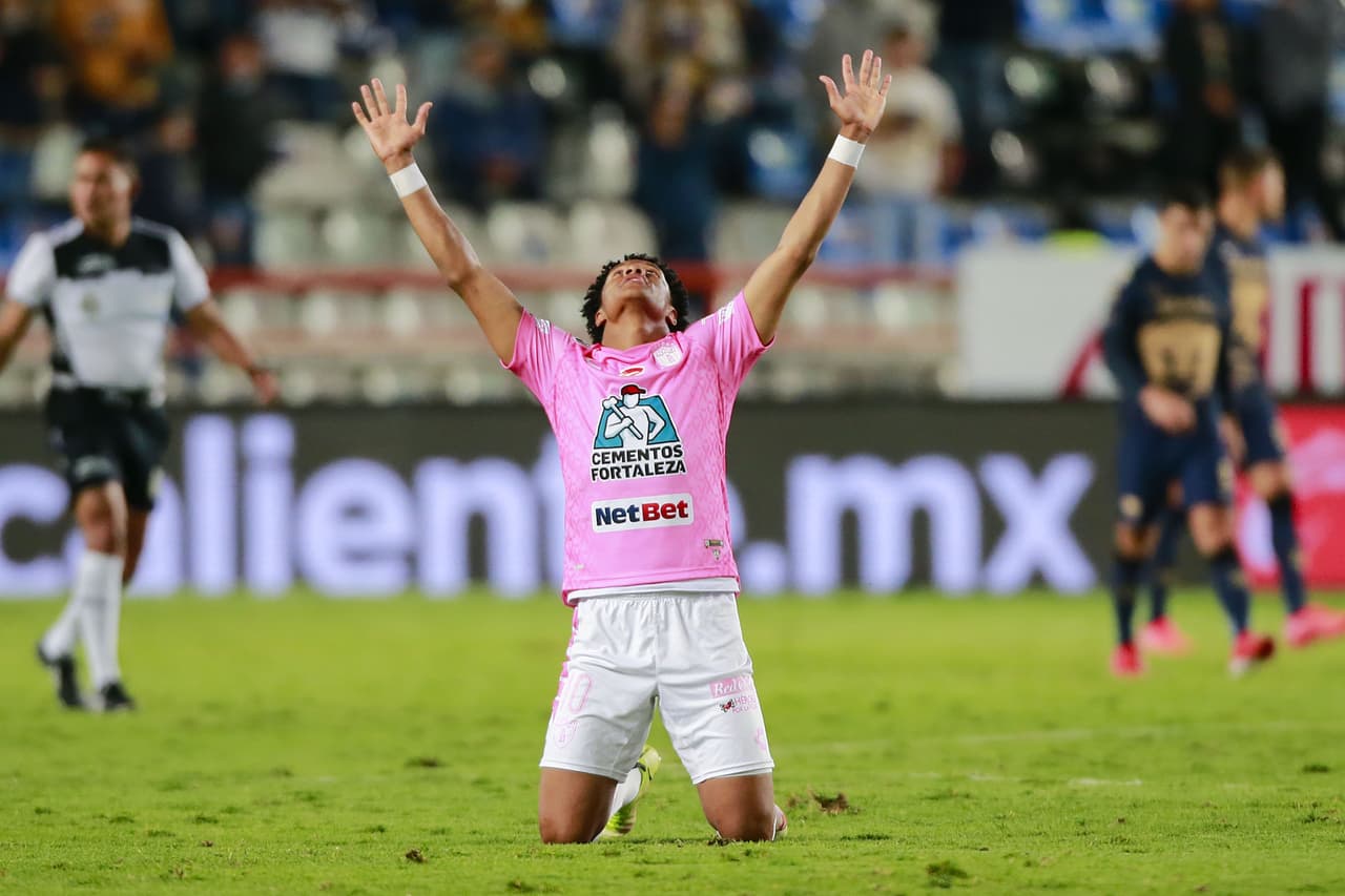 Pumas dejó escapar tres puntos de oro ante el Pachuca que empató el partido sobre el final con un penalti.