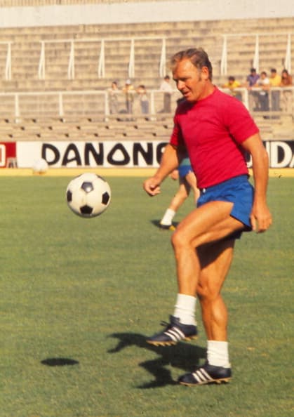 Ladislao Kubala: El astro del Barcelona intentó jugar el Mundial con Hungría, pero no clasificó, después buscó hacer lo mismo con Checoslovaquia y después con España, pero tampoco con estas selecciones pudo meterse.