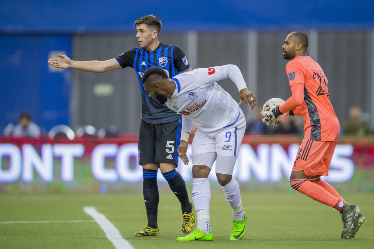 Jorge Benguche se lamenta luego de haber tenido la primer oportunidad clara del partido.