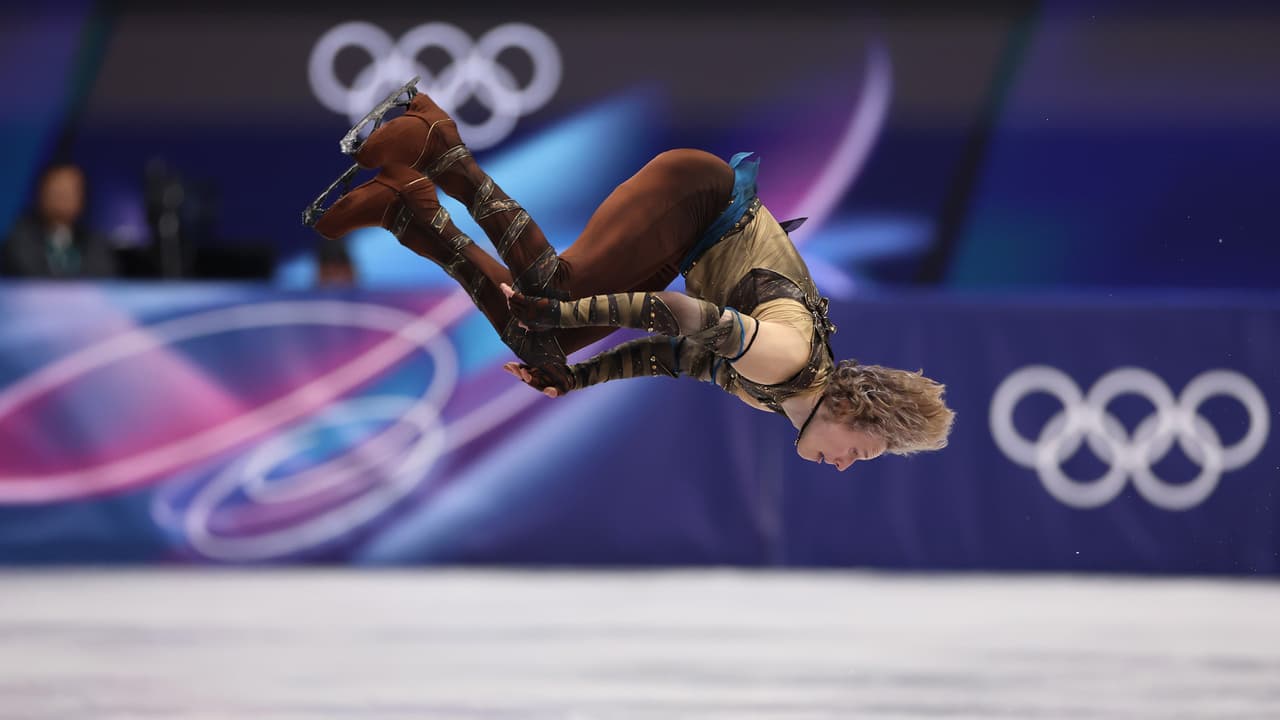 Ilia Malinin lidera el patinaje artístico tras el programa corto