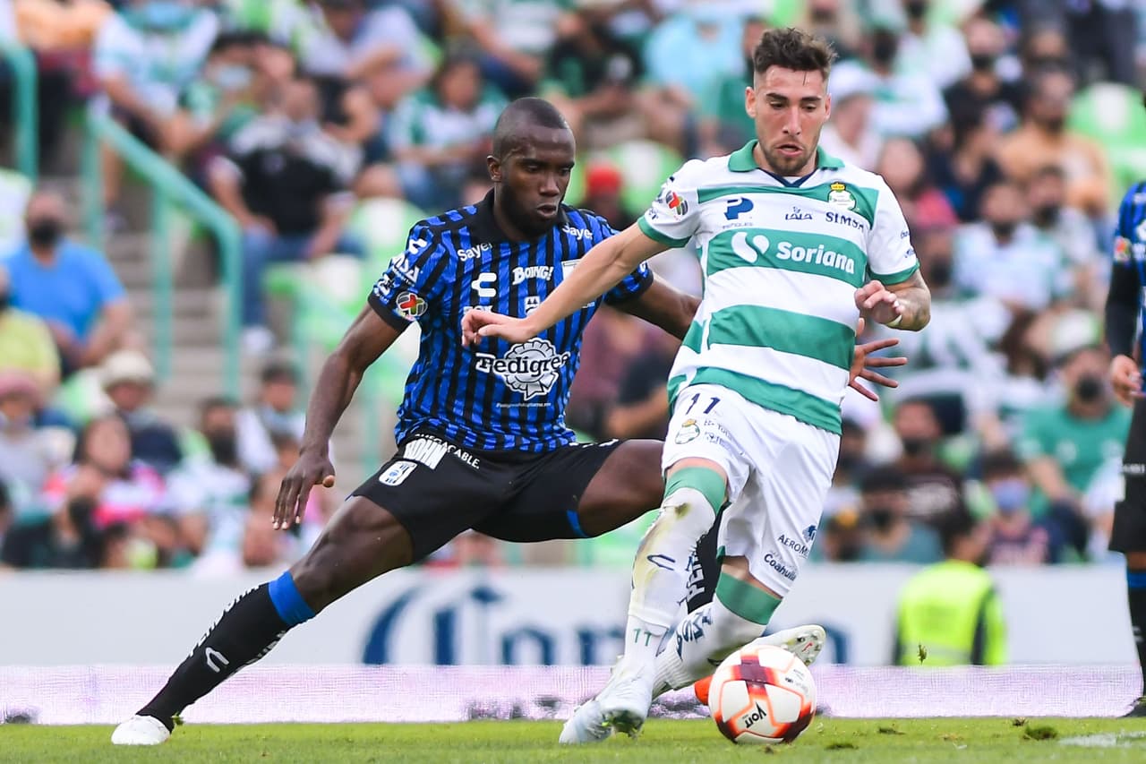 Santos logra el empate ante Gallos Blancos con un gol en tiempo de compensación.