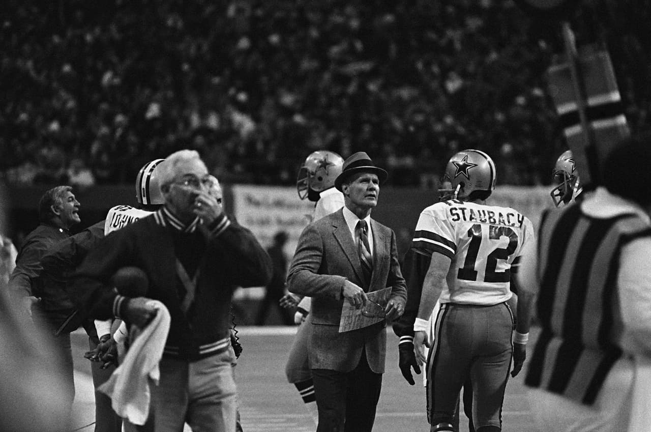 En 1976, en la Ronda Divisional, Cowboys y Rams disputaron un juego cargado de drama que ganaron los de LA 14-12 con una carrera de 1 yarda de Lawrence McCutcheon.