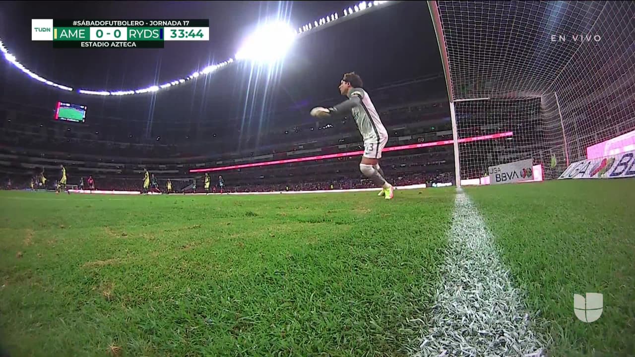 ¡TIRO ATAJADO! disparo por Arturo González.