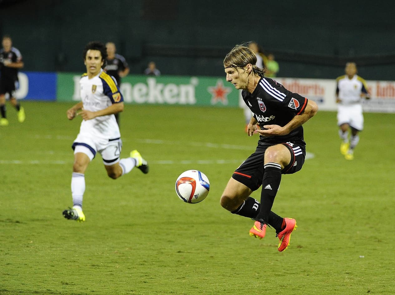 Chris Rolfe - DC United. El zurdo es lo que se puede denominar un volante llegador. Veloz y aplicado a la táctica, suele aprovechar los espacios para pisar el área. Tiene mucho gol.