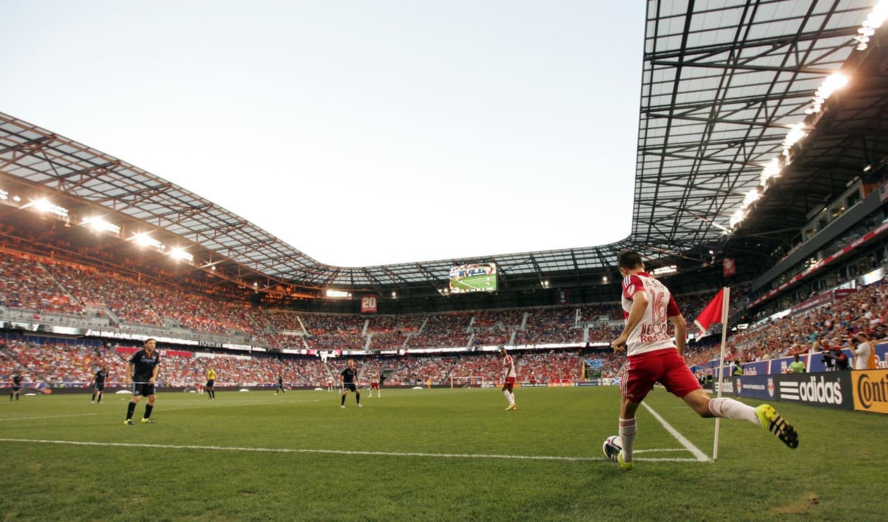 Sacha Kljestan - NY Red Bulls. El talentoso en el mediocampo taurino. La principal virtud de Kljestan es el pase. Gran visión y ejecución. Tiene trayectoria en los equipos nacionales.