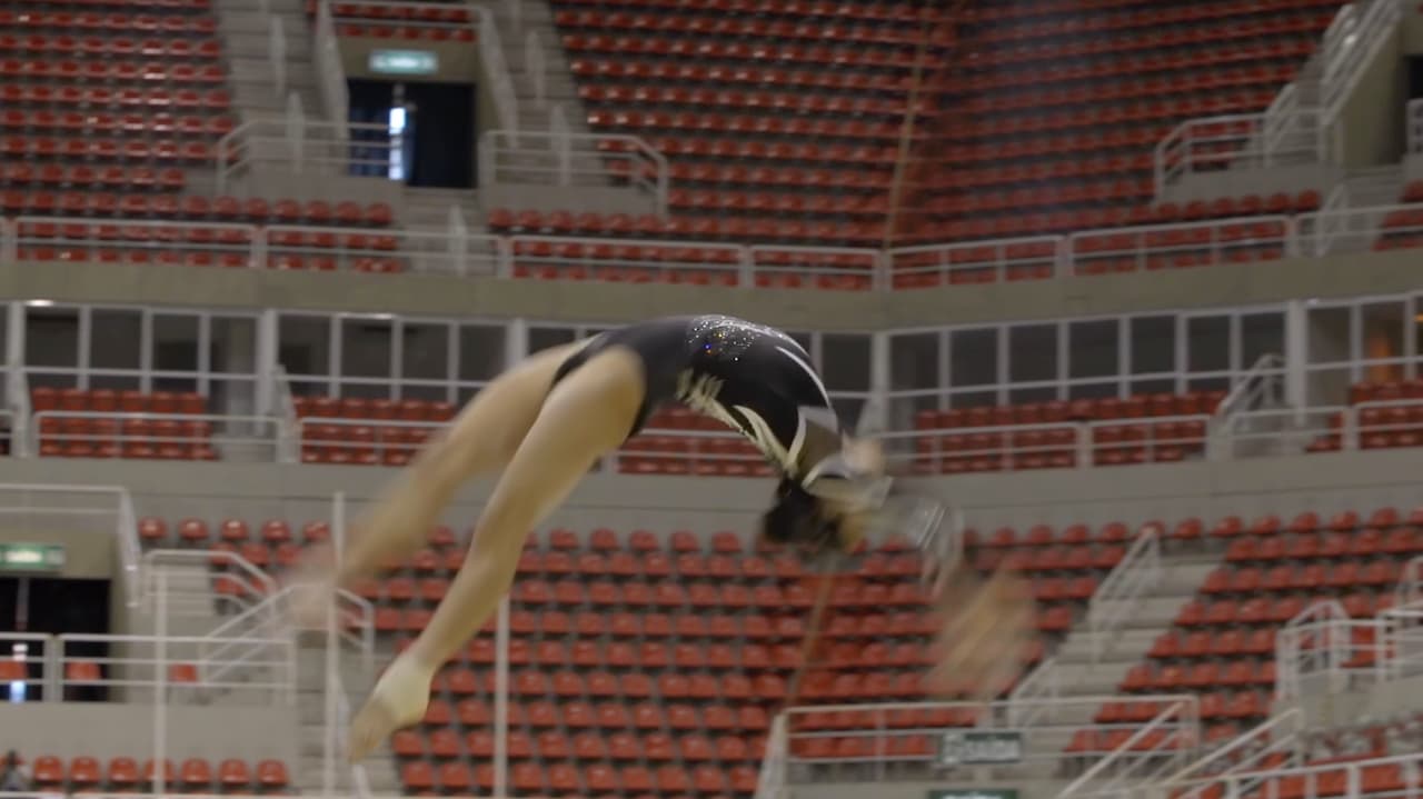 Su mamá la llevó al gimnasio para frenar su hiperactividad 