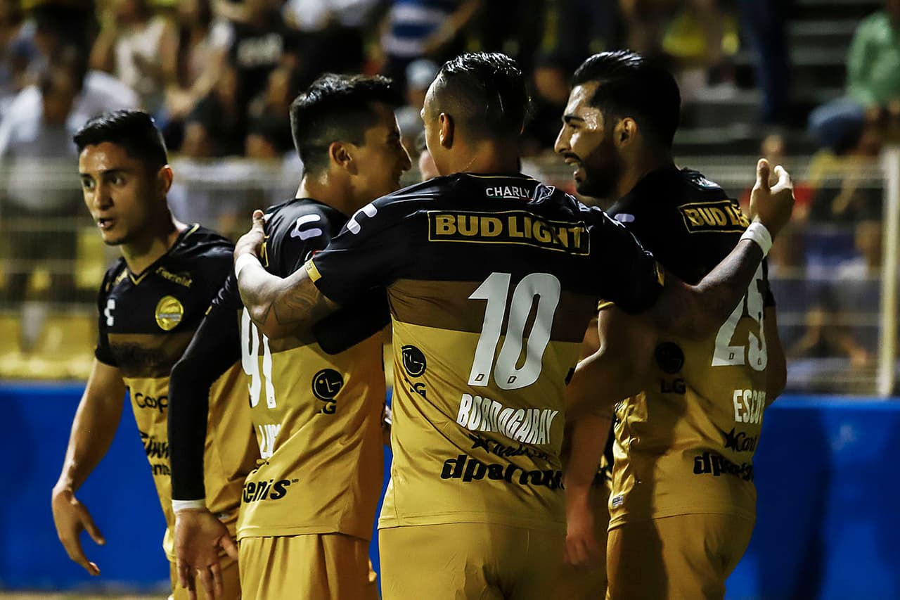 Dorados de Sinaloa le da un duro golpe a Mineros de Zacatecas al derrotarlos 3-1 en la Ida de las Semifinales de la Liguilla del Ascenso MX, poniendo en un aprieto al equipo de la capital más alta de México.