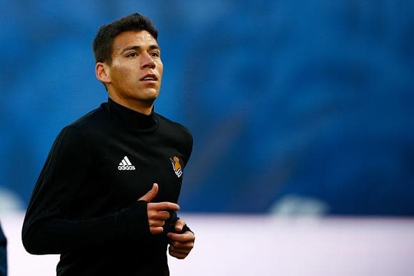 Héctor Moreno fue suplente en la derrota de la Real Sociedad 1-0 como visitante frente al Valencia.