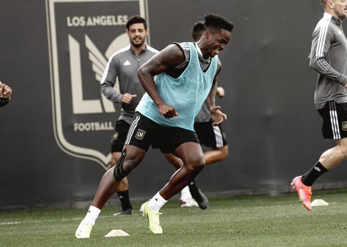 Ejercicios por turnos para todo el plantel.