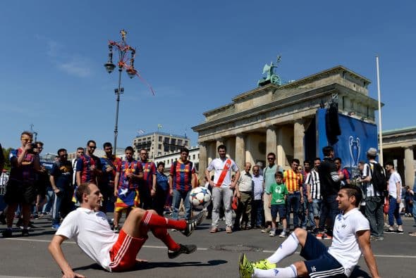 Todo listo en el Olympiastadion donde Juventus y Barcelona se enfrentarán.