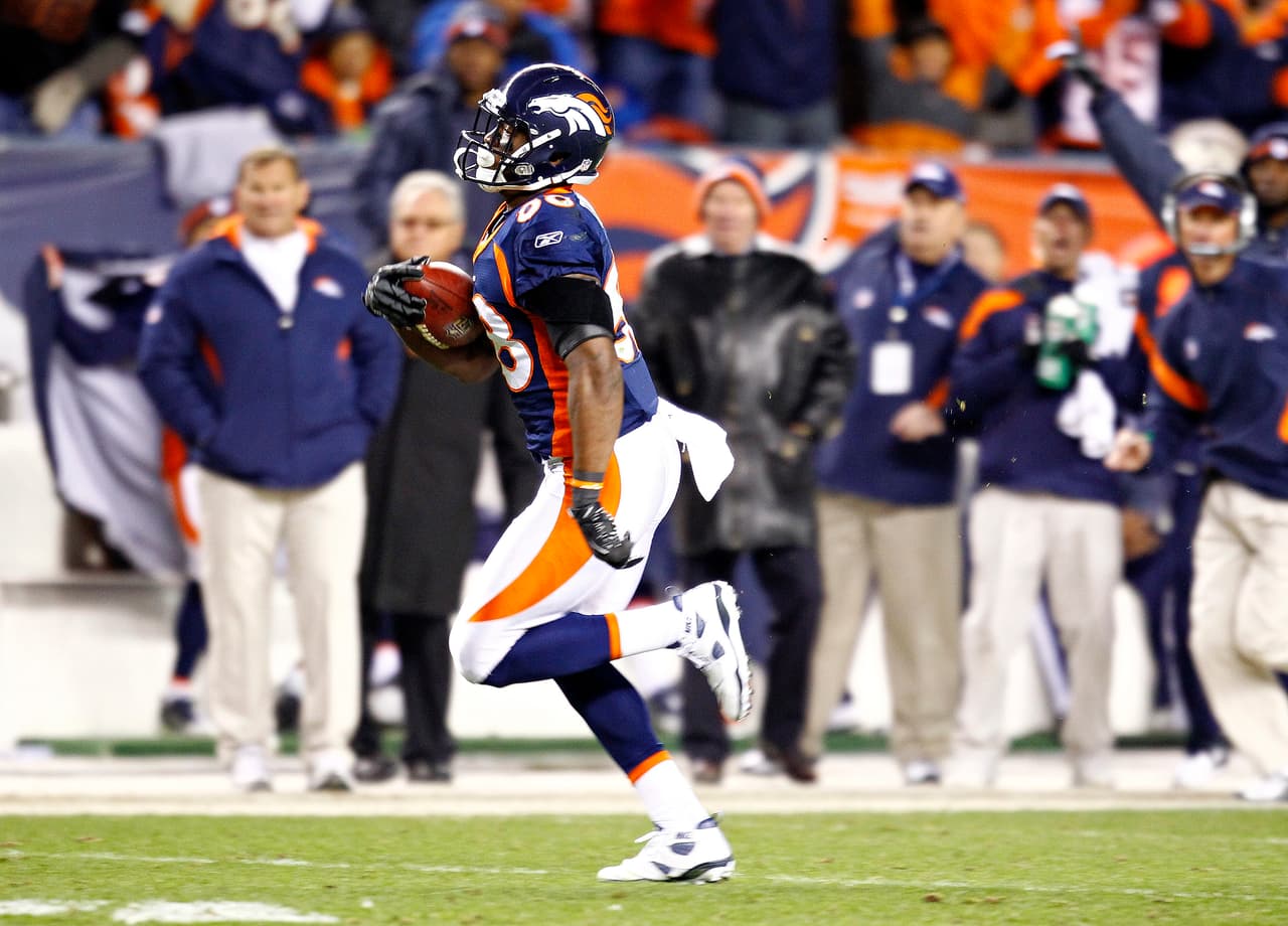 2011 Ronda de Comodines AFC Uno de los más famosos enfrentamientos en Ronda de Comodines. Denver vivía la fiebre en popularidad de Tim Tebow. Ganaron su División con marca de 8 – 8 por lo que recibieron a los Steelers que la temporada pasada perdieron el Super Bowl XLV. El partido se definió en tiempo extra con el pase de Tebow a Demaryius Thomas, 80 yardas, la jugada más larga en tiempo extra en la historia de los playoffs.