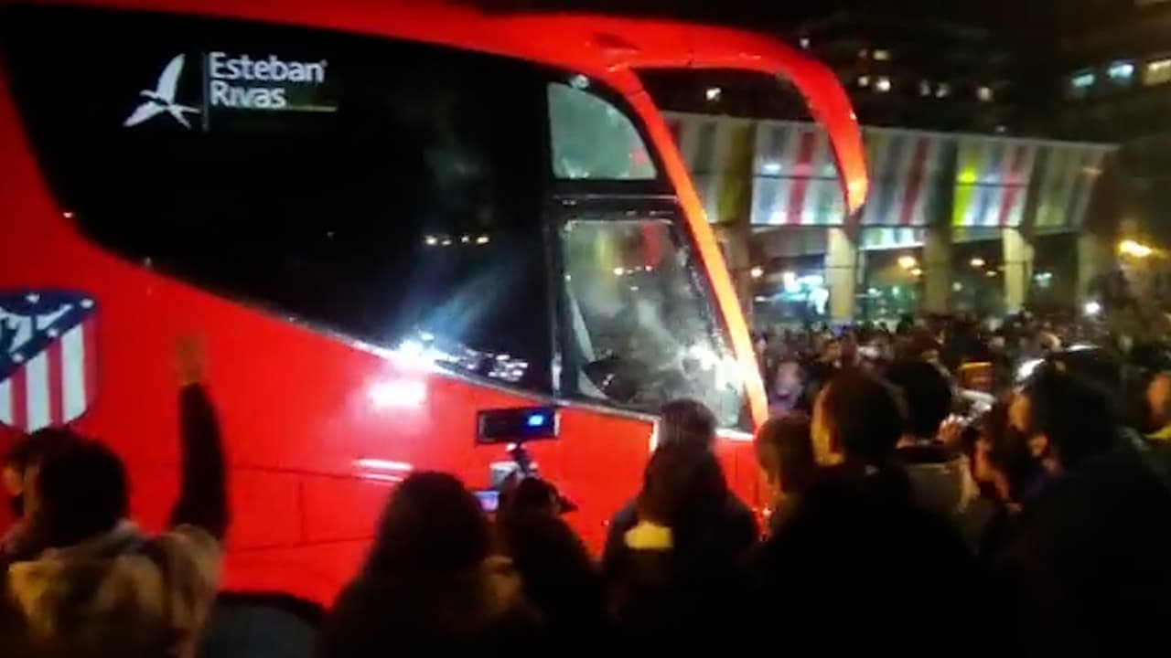 Agreden al camión del Atlético y  Herrera en la Reale Arena