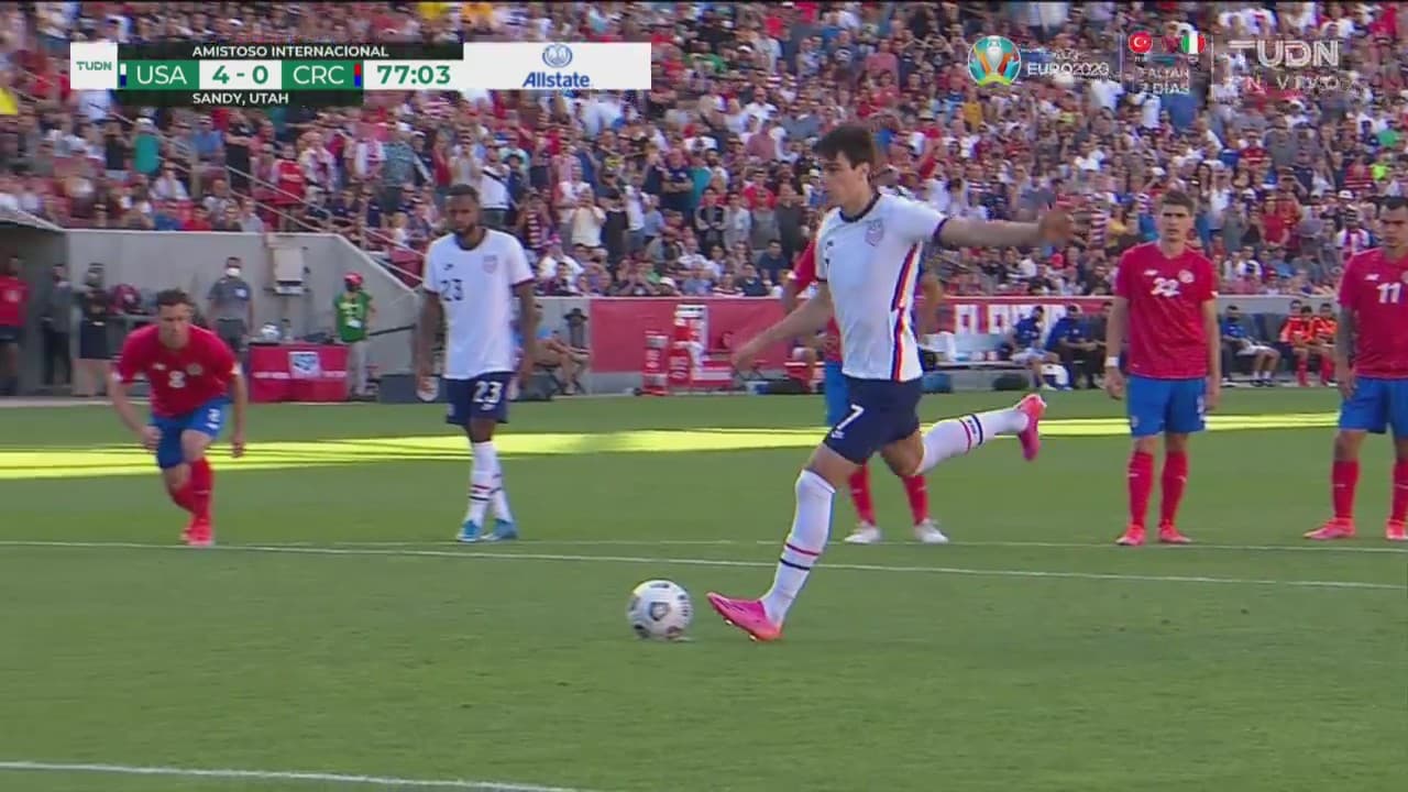 ¡Reyna le quita el balón a Pefok! Giovanni firma la goleada de 4-0