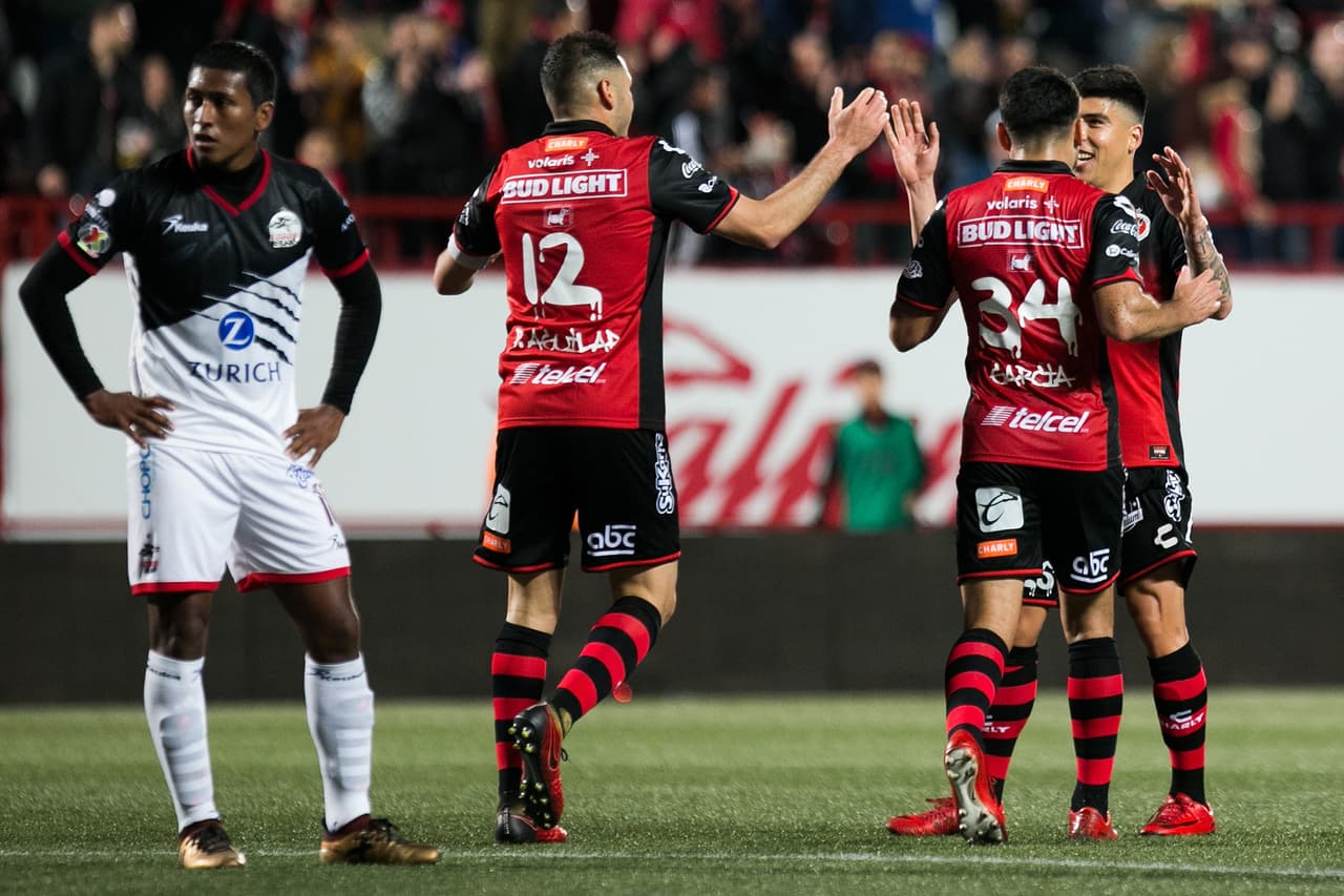 Tijuana recobró el nivel en casa en la jornada 10 para colocarse provisionalmente en el tercer puesto del Clausura 2018. Bastaron tres mordidas de la jauría para que Lobos regresara a su mísera realidad.