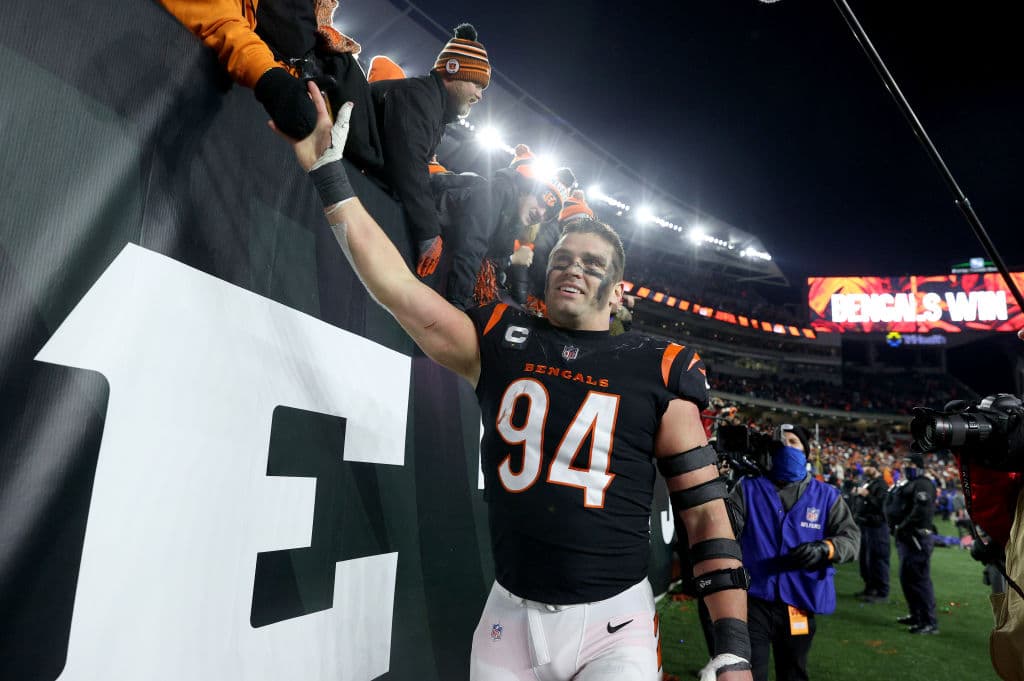 Sin embargo, Hubbard prefirió el fútbol americano y, en 2021, firmó un contrato de 40 millones de dólares para jugar con los Bengals.
