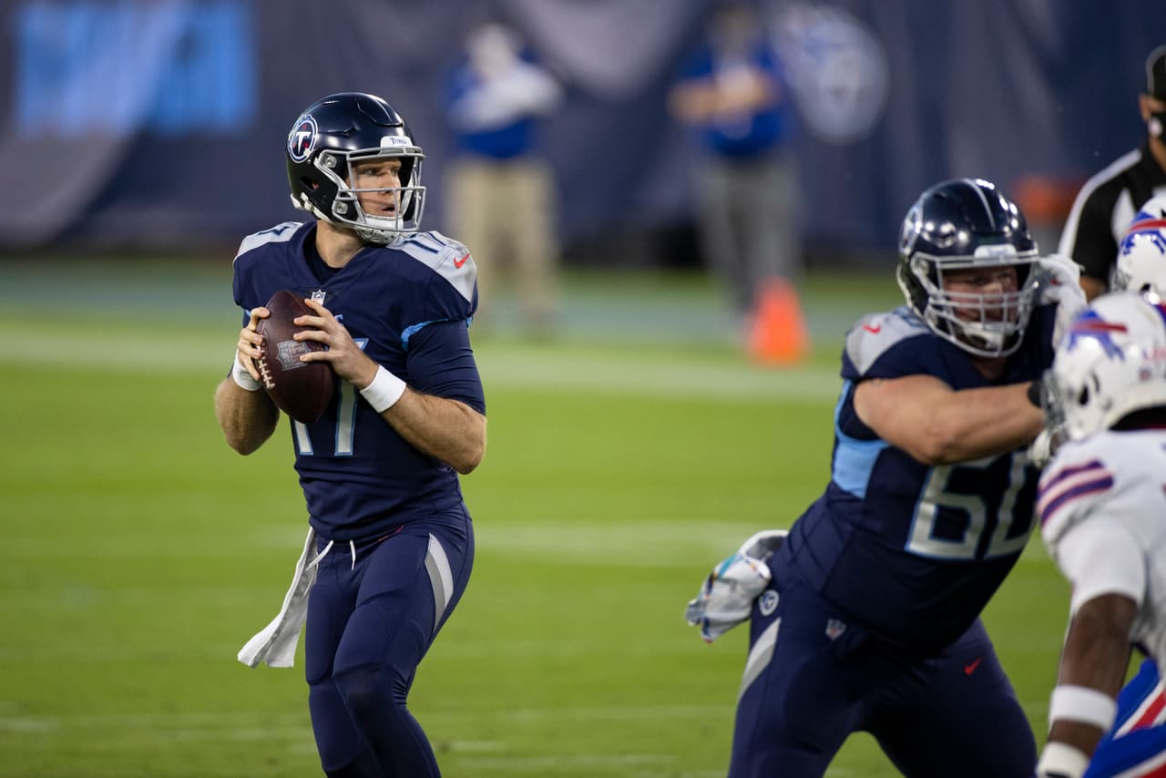 En duelo de invictos, los Titanes le ponen un alto a los Bills y los vencen 16-42.