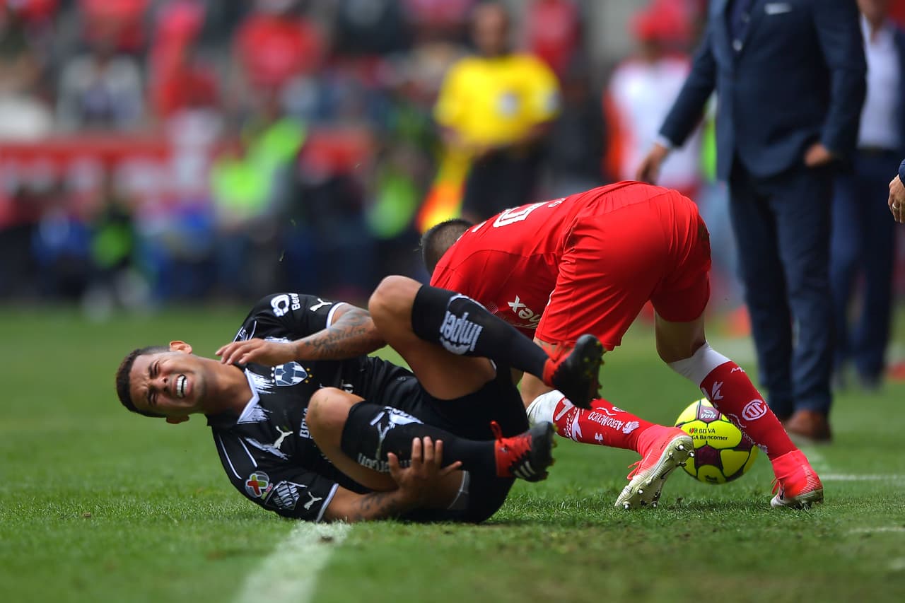 Partido de 5 tarjetas amarillas que fue interrumpido constantemente por las fuertes faltas de ambos equipos.