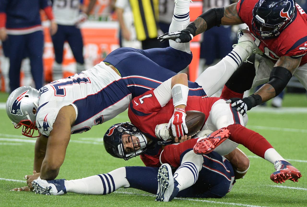 Los Patriots dominaron de principio a fin en una victoria como visitante sobre los Texans amarrando un lugar en Playoffs. Checa las mejores tomas de este duelo con marcador de 27-6.