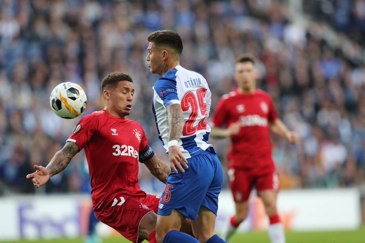 Diaz (36´) y Morelos (44´) anotaron para Porto y Rangers, respectivamente. En la J4 de Europa League se enfrentarán de nuevo.