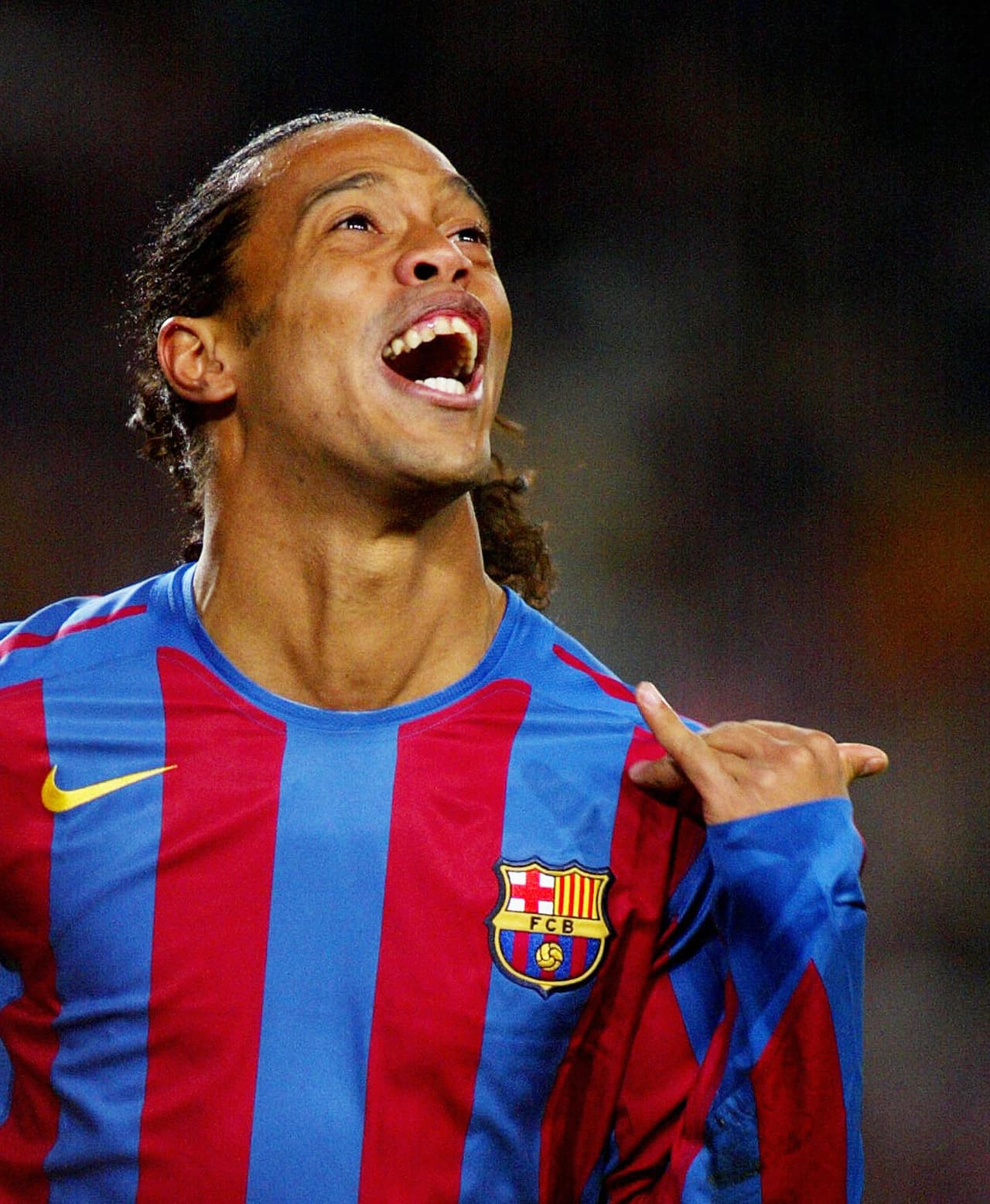 El 27 de julio de 2003 Ronaldinho debutó con el Barcelona, en un juego de pretemporada donde empataron 2-2 con la Juventus.