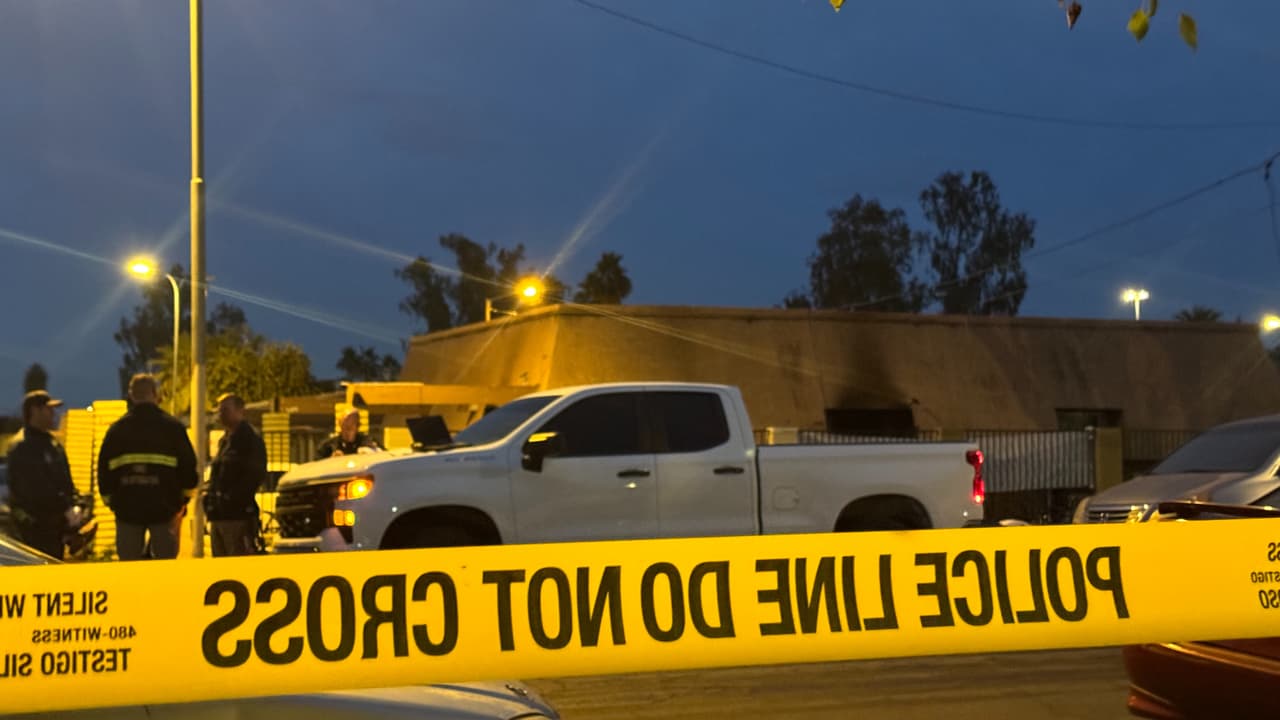 Incendio arrasa una vivienda y manda a tres personas al hospital en Phoenix: cómo evitar peligros