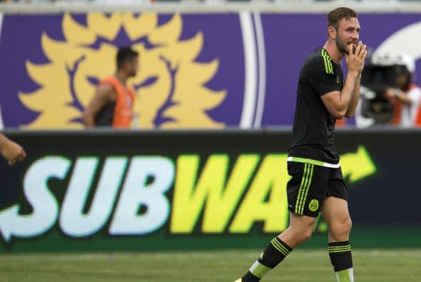 6 Miguel Layún hizo un autogol en una primera parte y sufrió en la coordinación con sus compañeros en la defensa. Mejoró en la segunda parte.