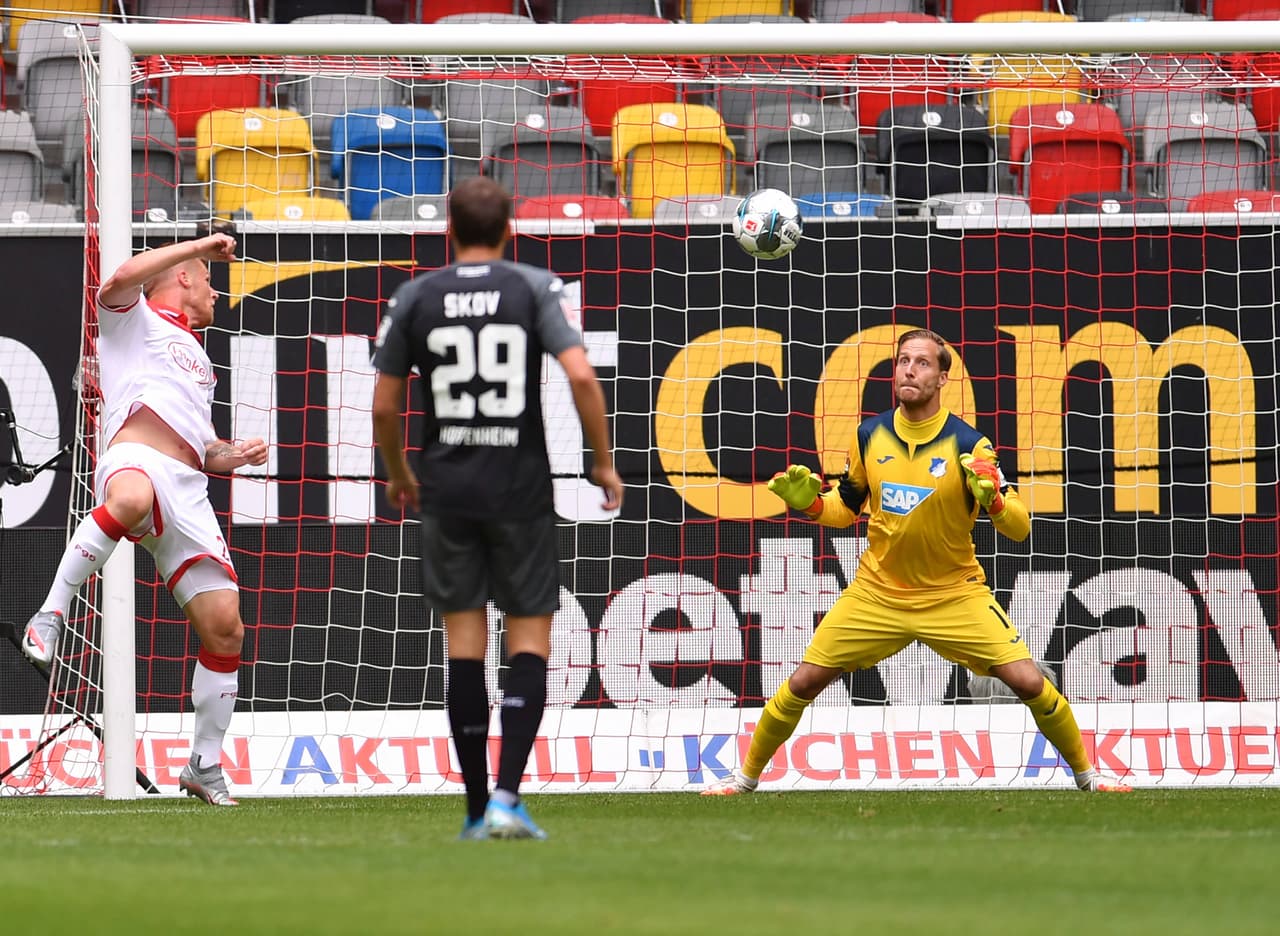 Fortuna Duesseldorf y Hoffenheim empataron 1-1 y el equipo local está a cuatro puntos de salir de los lugares de descenso.