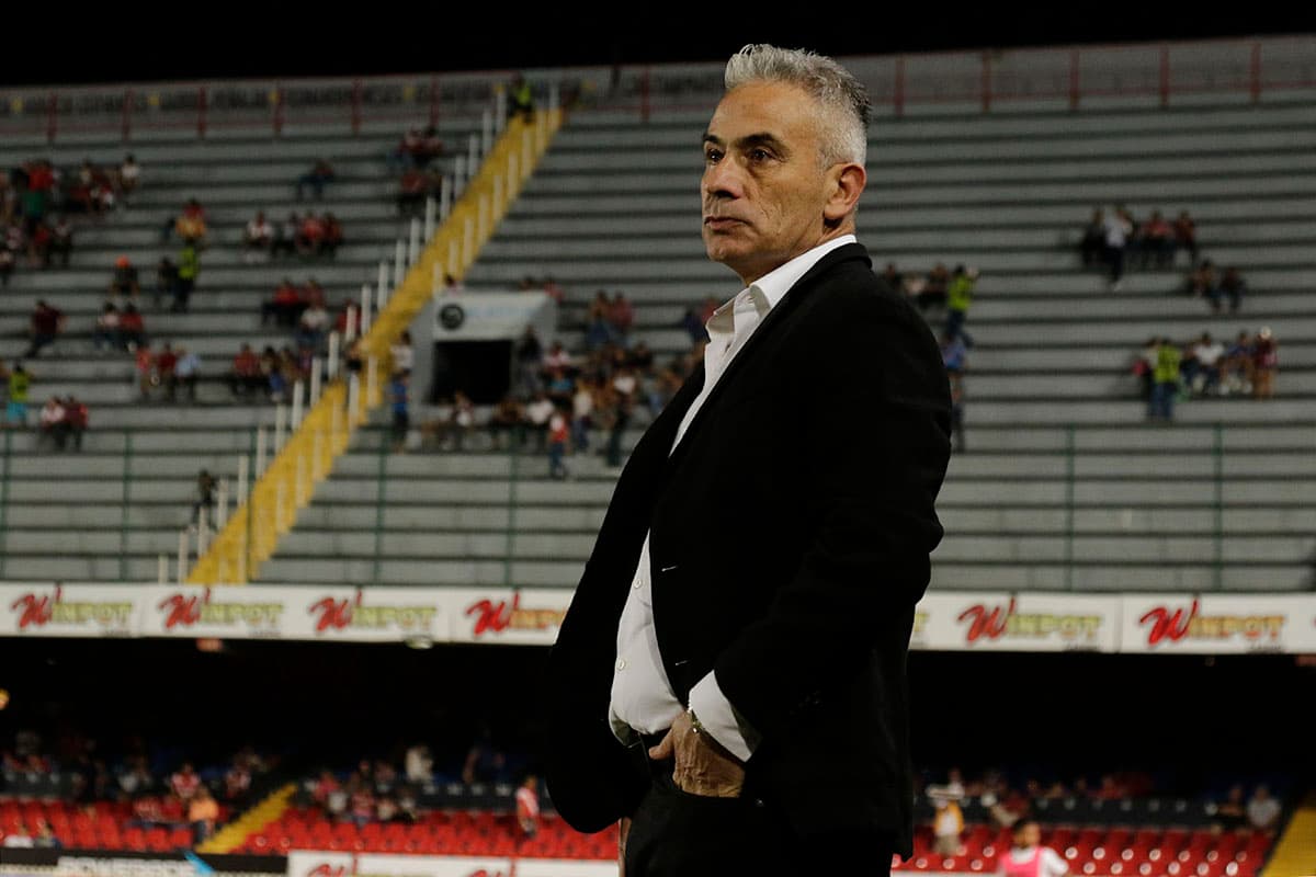 Juvenal Olmos es el técnico actual de Veracruz que marcha en el puesto 16 de la tabla con apenas siete puntos.