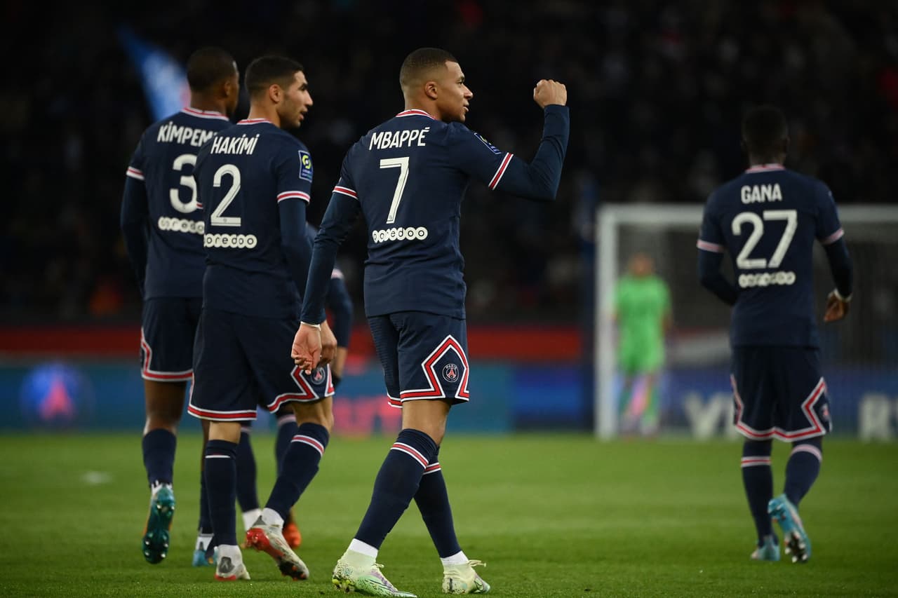 El PSG goleó al Lorient gracias a los dobletes de Neymar y Mbappé, así como otro tanto de Messi.