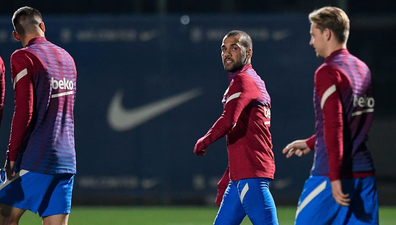 Covid aplaza el nuevo 'debut' oficial de Dani Alves con Barcelona